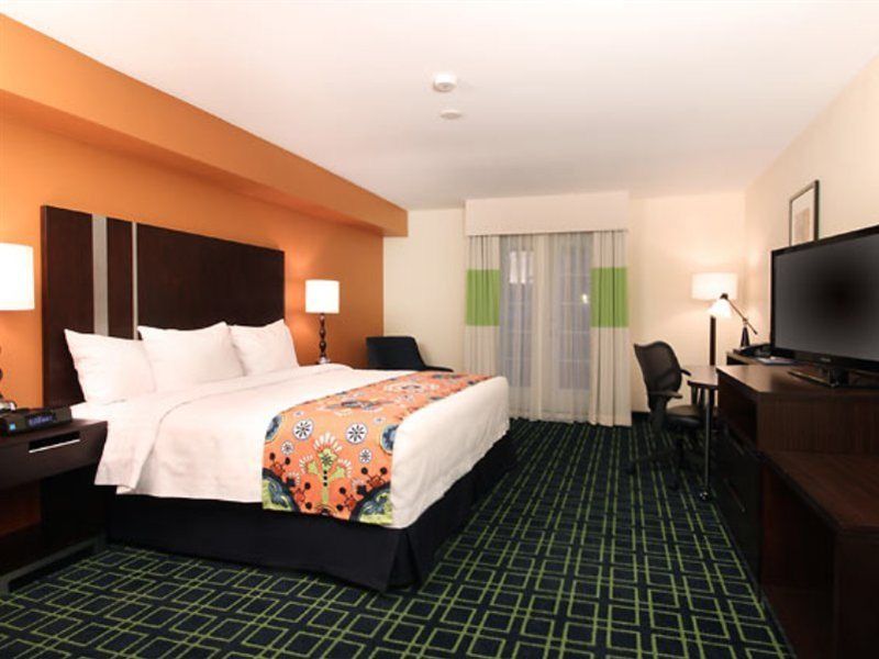 Fairfield Inn & Suites San Diego Old Town Rum bild