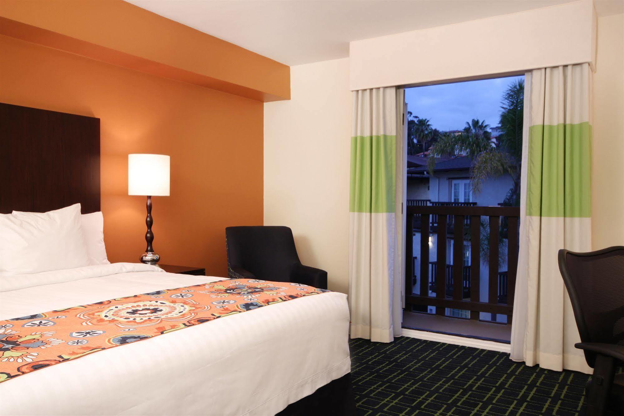 Fairfield Inn & Suites San Diego Old Town Exteriör bild